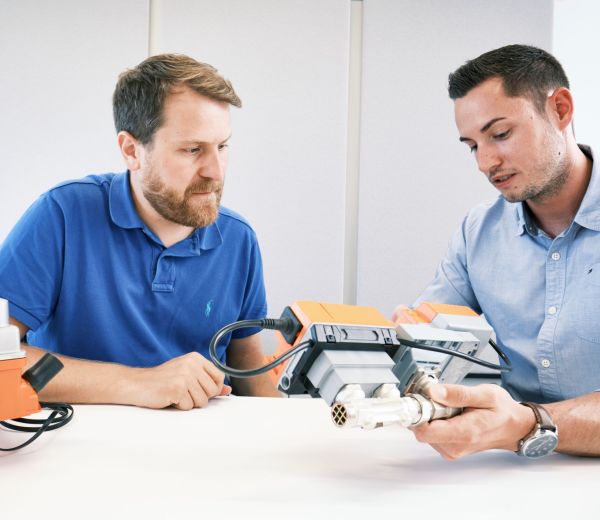 Ingeneure arbeiten an einem Projekt