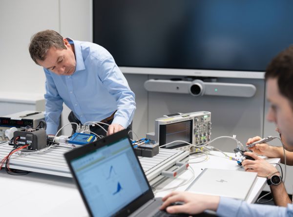 Ingenieure arbeiten an einem Entwicklungsprojekt